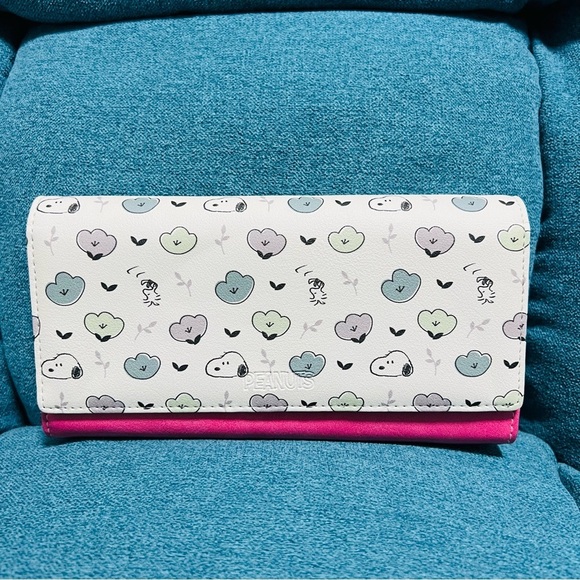Peanuts Handbags - Snoopy Peanuts Multicolor Leather 12 credit cards pockets long Wallet